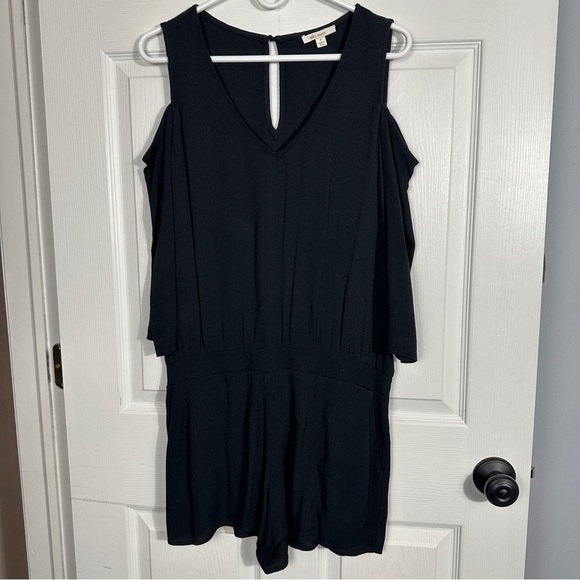 Ella Moss sz. M Black Cold Shoulder Romper, pockets, date night - Picture 2 of 7